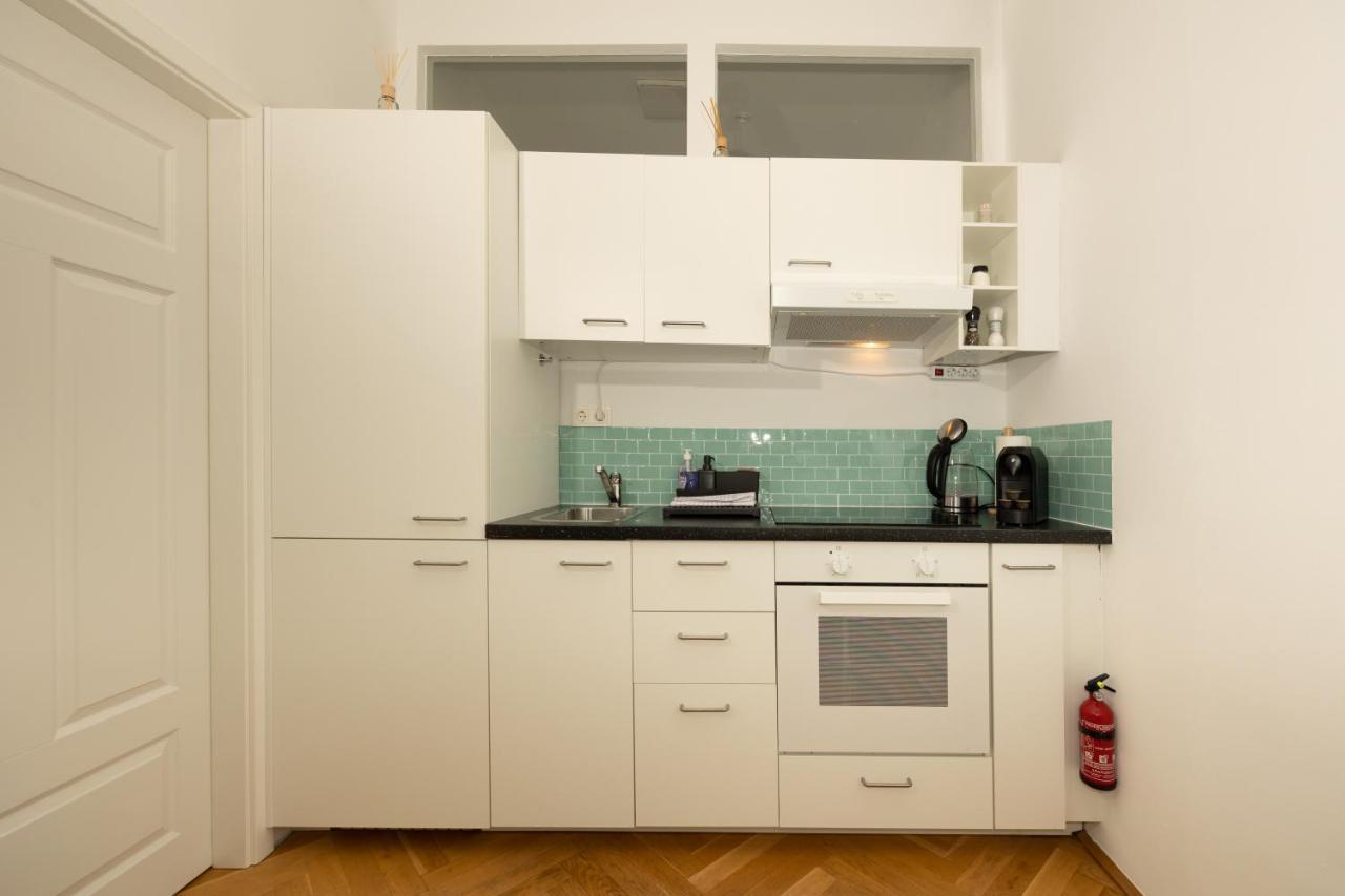 Delightful 1 Bedroom Near Schoenbrunn And Westbahnhof With Big Porch Appartement
