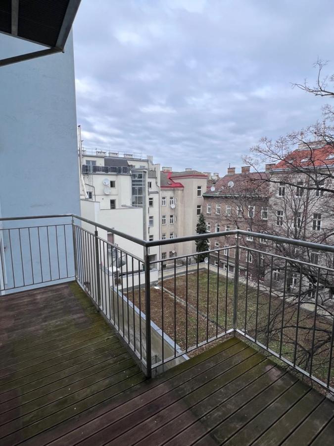 Delightful 1 Bedroom Near Schoenbrunn And Westbahnhof With Big Porch * Wenen